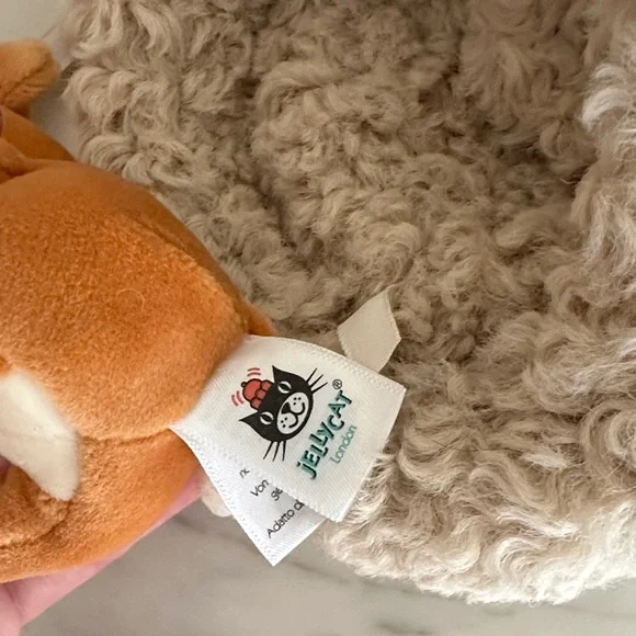 Jellycat hibernating Fox- retired! - Picture 2 of 6